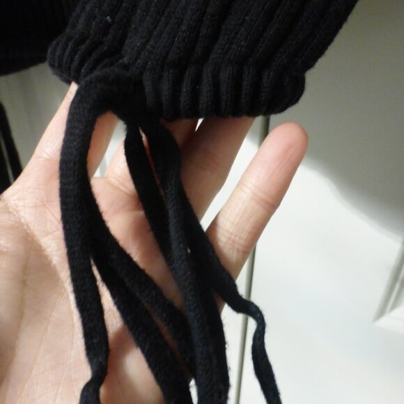 FOREVER 21 black oversized sweater with ties - Picture 7 of 7